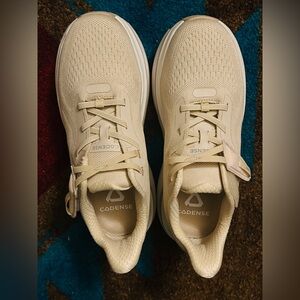 Cadense Women’s Adaptive Sneakers – Size 8